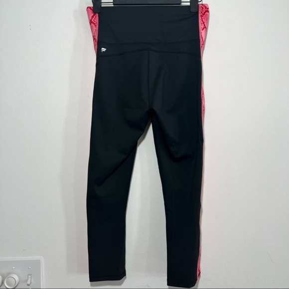 Fabletics Ultra Cool Snakeskin Capri Leggings - Picture 4 of 6